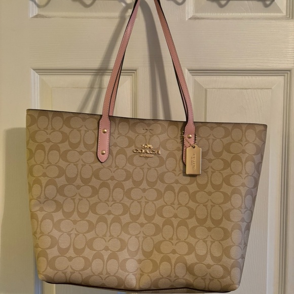 Coach Handbags - Coach Town Tote